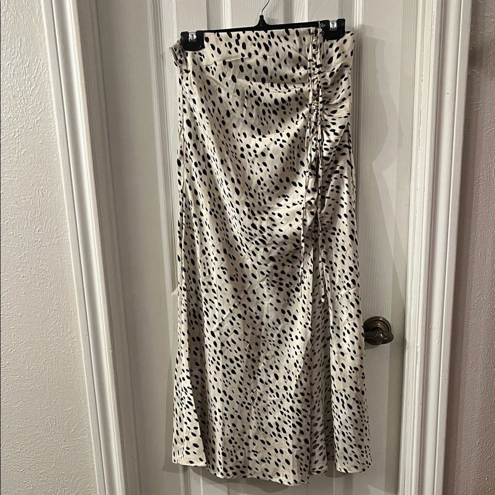 NWT MICAS SKIRT SIZE MEDIUM